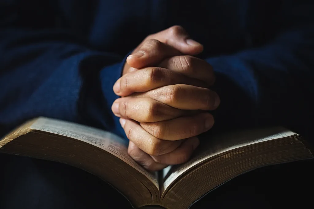 mains jointesla priere dessus bible 0
